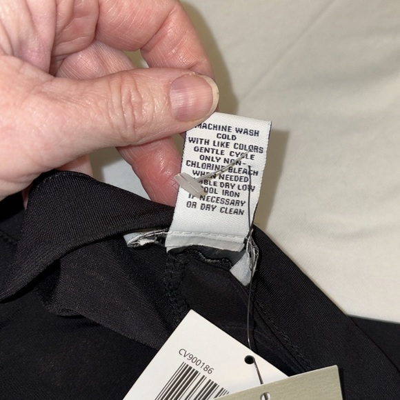 Carmen Marc Valvo blouse cold shoulder cutouts on short sleeves Size small NWT - Picture 8 of 8